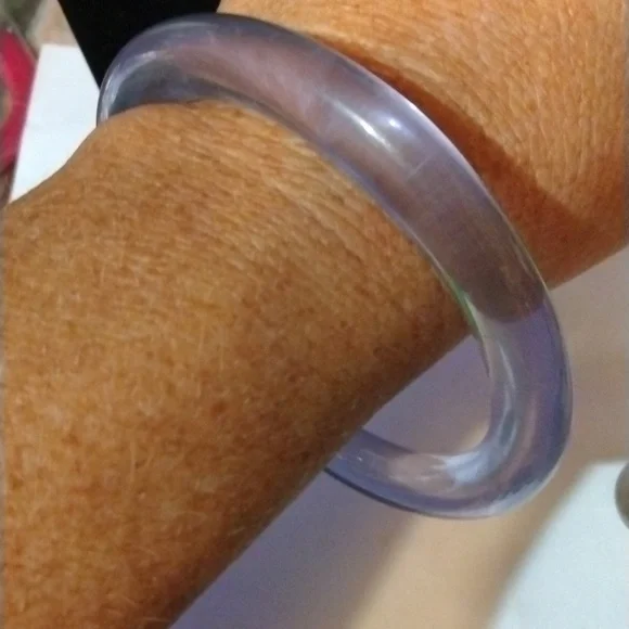 Vintage purple lucite bangle bracelet (sku 7030) - Picture 1 of 5